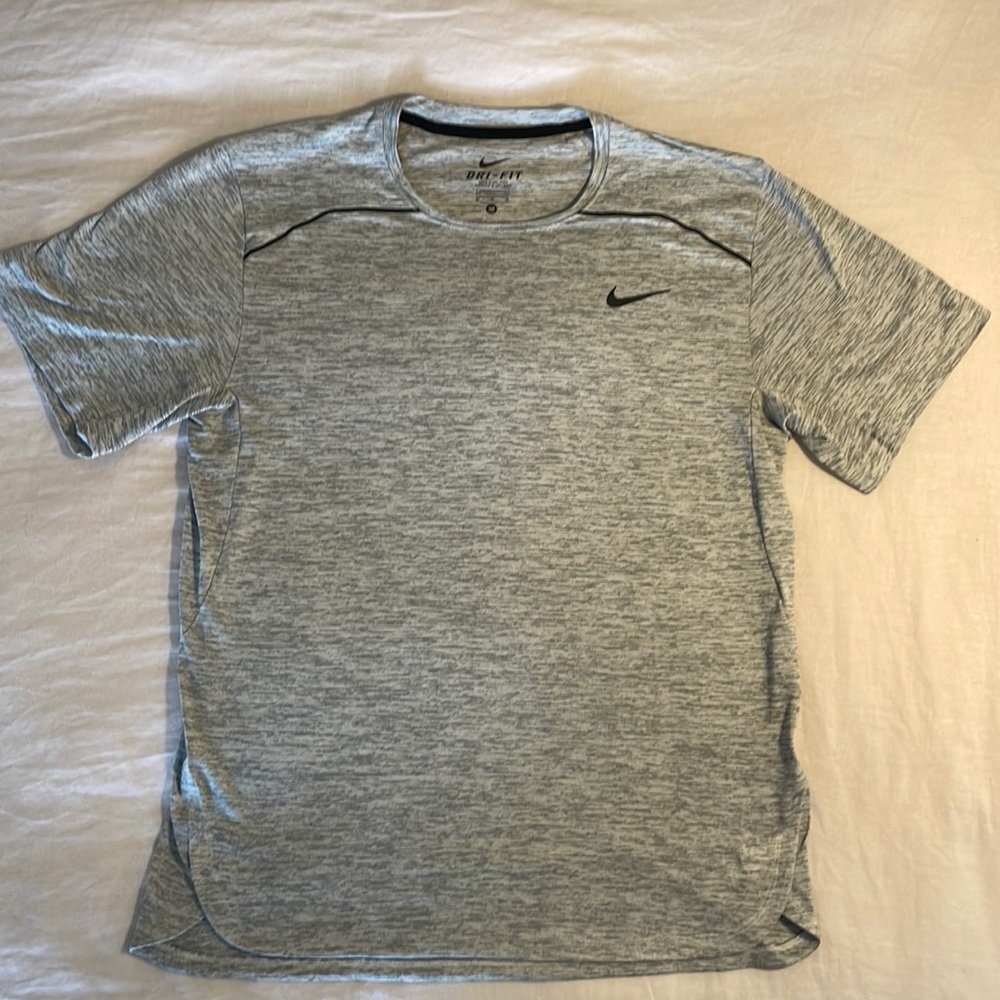 NIKE rare light grey men’s dry-fit. (M) workout material